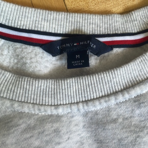 tommy hilfiger grey crewneck - Picture 2 of 4